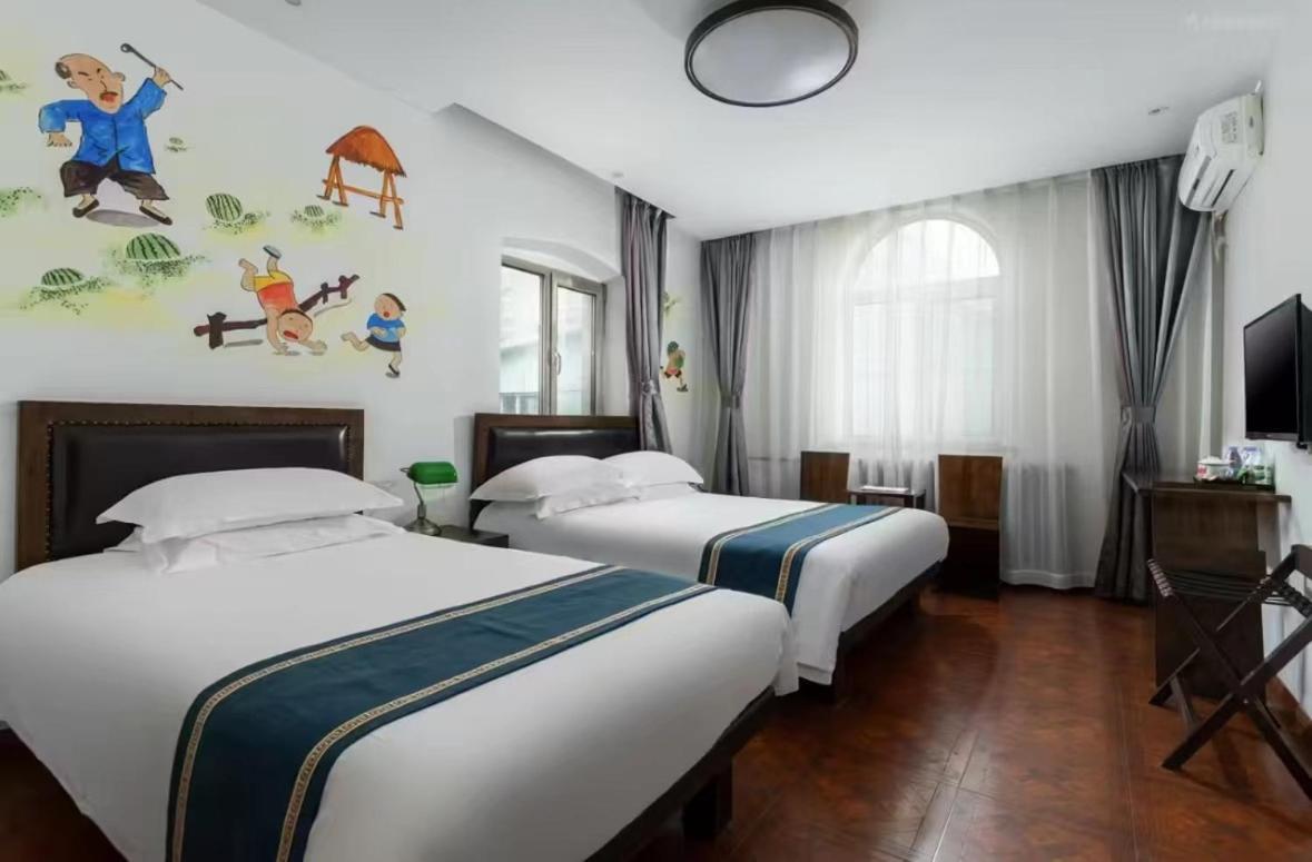 Time Traveller Hotel - Near Beijing Lama Temple, The Imperial College, Ghost Street, Beihai Park, Jingshan Park, Drum Tower, Houhai Bar Street, Tian'Anmen Square, Located In Beijing Traditional Hutongs, 5 Minutes Away From Beixinqiao Metro Station Exterior photo