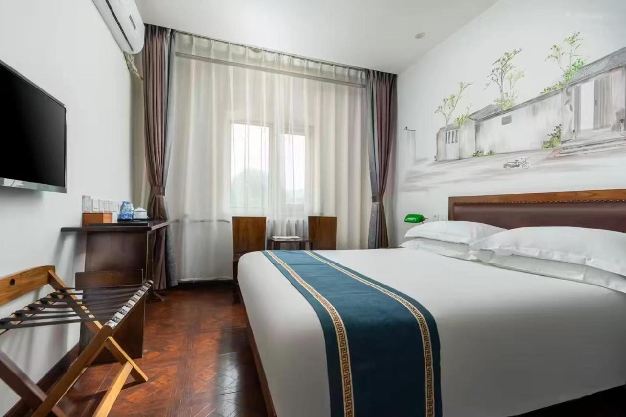 Time Traveller Hotel - Near Beijing Lama Temple, The Imperial College, Ghost Street, Beihai Park, Jingshan Park, Drum Tower, Houhai Bar Street, Tian'Anmen Square, Located In Beijing Traditional Hutongs, 5 Minutes Away From Beixinqiao Metro Station Exterior photo